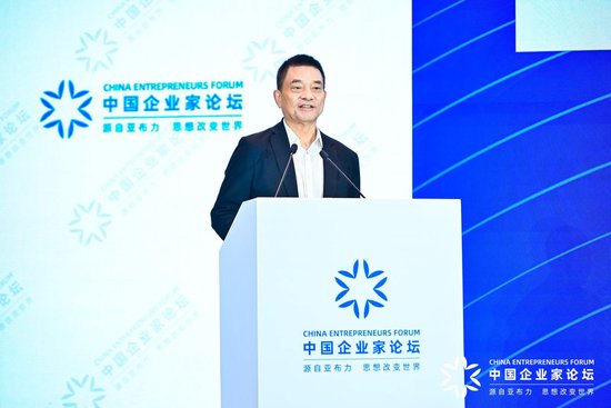 刘永好:新希望正积极推动机器人在切肉摆盘等农业领域的应用